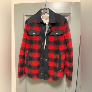 Pendleton jacket that’s warm and stylish and also good for a skiing trip !